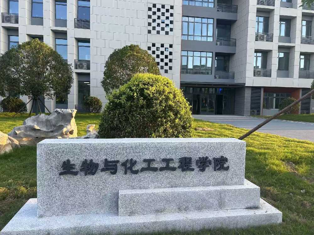 台前县扬州职业大学体育场高杆灯项目